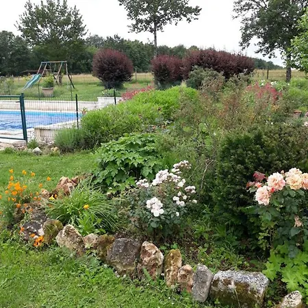 Maison Du Pompinaud Bed & Breakfast *