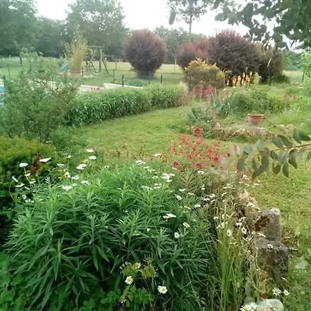 Maison Du Pompinaud Bed & Breakfast *